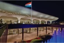 Photo of मुंबई एयरपोर्ट पर टला बड़ा हादसा, एक ही रनवे पर पहुंचे दो विमान, एअर इंडिया का बयान आया सामने