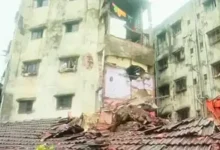 Photo of महाराष्ट्र के भिवंडी में 4 मंजिला इमारत ढही, 2 की मौत, कई लोगों के मलबे में दबे होने की आशंका