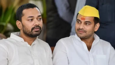 Photo of लालू के अंदाज में दिखे तेज प्रताप, स्वास्थ्य मंत्री निशांत कुमार के पहनावे पर कसा तंज