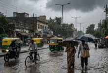 Photo of UP के 12 जिलों में भारी बारिश का अलर्ट, घर से निकलने से पहले जान लें मौसम का ताजा अपडेट