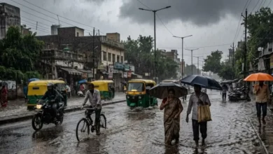 Photo of UP के 12 जिलों में भारी बारिश का अलर्ट, घर से निकलने से पहले जान लें मौसम का ताजा अपडेट