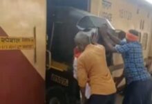 Photo of मराठी नहीं बोल पाया ऑटो ड्राइवर, ट्रेन में ऑटो चढ़ाने का किया जुगाड़, Video वायरल