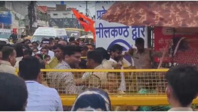 Photo of उज्जैन महाकाल मंदिर के नागचंद्रेश्वर मंदिर में भगदड़ जैसे हालात, कई श्रद्धालु गिरे