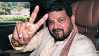 Photo of बृजभूषण शरण सिंह यौन शोषण मामले में बरी, कोर्ट के फैसले को हाईकोर्ट में चुनौती देंगे पहलवान
