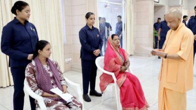 Photo of सीएम योगी ने महिला को गाय देने और दिव्यांग की भूमि से अवैध कब्जा हटाने का दिया निर्देश
