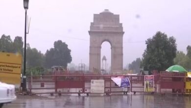 Photo of दिल्ली में गिरा तापमान, जारी रहेगा बारिश का दौर, जानें मौसम अपडेट