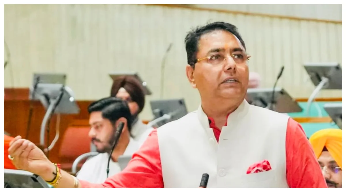 E20 लागू करने पर अमन अरोड़ा ने केंद्र सरकार को घेरा, वाहनों और किसानों को लेकर उठाए सवाल
