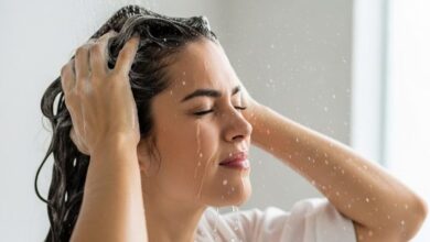 Photo of Hair Care Tips : गीले बालों के साथ कर रहे हैं ये गलती तो हो जाएं सावधान, बढ़ सकता है हेयर फॉल