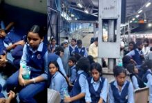 Photo of ट्रेन में अचानक बिगड़ी 20 बच्चों की तबीयत, खंडवा स्टेशन पर मचा हड़कंप
