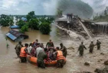 Photo of देशभर में मानसून का कहर, केरल में 6 की मौत, गुजरात में रेड अलर्ट, असम में अब भी बाढ़ का संकट