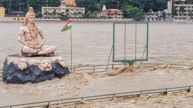 Photo of मैदानों से लेकर पहाड़ों तक पानी-पानी, बद्रीनाथ-गंगोत्री हाईवे बंद, नदी किनारों से दूर रहने की सलाह