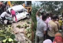 Photo of शिमला-बिलासपुर हाईवे पर कार पर गिरी भारी चट्टान, 1 घंटे तक चले रेस्क्यू ऑपरेशन