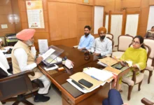 Photo of वित्त मंत्री चीमा ने शिक्षकों, शिक्षा कर्मचारियों और पेंशनभोगियों से की बातचीत, मांगों के समाधान के दिए निर्देश