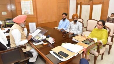 Photo of वित्त मंत्री चीमा ने शिक्षकों, शिक्षा कर्मचारियों और पेंशनभोगियों से की बातचीत, मांगों के समाधान के दिए निर्देश