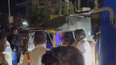 Photo of आंध्र प्रदेश में ऑटो रिक्शा से टकराई बस, 7 लोगों की मौत, कई घायल