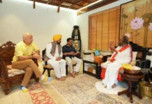 Photo of श्री श्री रविशंकर से मिले सीएम भगवंत मान, केजरीवाल और मनीष सिसोदिया भी रहे मौजूद