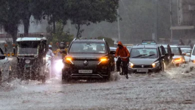 Photo of दिल्ली-NCR में बारिश ने बदला मौसम, तेज हवाओं के साथ कई इलाकों में झमाझम बारिश