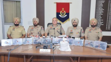 Photo of सीमा पार सप्लाई नेटवर्क का पर्दाफाश, 7 आरोपी गिरफ्तार, 10 पिस्तौल, 1 किलो हेरोइन और ड्रोन बरामद