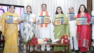 Photo of CM विष्णुदेव साय ने ‘महतारी वंदन अभिनंदन’ पुस्तक का किया विमोचन, महिलाओं की कहानियां शामिल