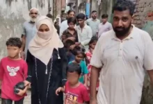 Photo of 3 बच्चों की मां को 6 बच्चों के पिता से हुआ प्यार, पंचायत में हुआ फैसला और फिर…