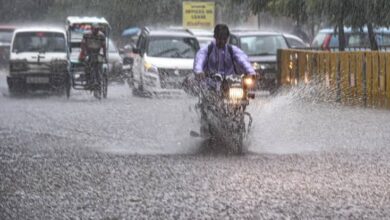 Photo of दिल्ली में बारिश ने बढ़ाई मुश्किलें, जगह-जगह जलभराव, जानें आज कैसा रहेगा मौसम
