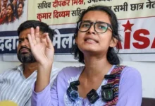 Photo of रांची में AISA के मार्च के दौरान हंगामा, नेहा बोरा पर फेंकी गई स्याही
