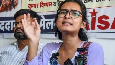 Photo of रांची में AISA के मार्च के दौरान हंगामा, नेहा बोरा पर फेंकी गई स्याही