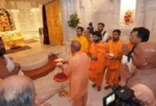 Photo of अयोध्या पहुंचे सीएम योगी, हनुमानगढ़ी में पूजा और रामलला के दर्शन के बाद मंदिर परिसर की व्यवस्थाओं का लिया जायजा