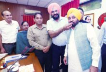 Photo of Punjab के 8 लाख कर्मचारियों को बड़ा तोहफा, भगवंत मान सरकार ने बढ़ाया DA, इस दिन से बढ़कर आएगी सैलरी