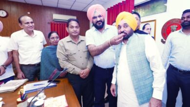 Photo of Punjab के 8 लाख कर्मचारियों को बड़ा तोहफा, भगवंत मान सरकार ने बढ़ाया DA, इस दिन से बढ़कर आएगी सैलरी