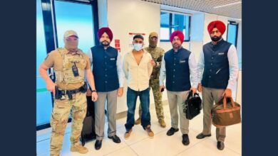 Photo of यूरोप से पहली हवालगी, पंजाब पुलिस ने केंद्रीय एजेंसियों के सहयोग से भगोड़े अपराधी अमृत दालम को मोल्दोवा से वापस लाया