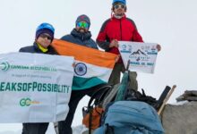 Photo of लखनऊ की पर्वतारोही पूर्वा धवन ने 5,826 मीटर ऊंची रुद्रगैरा चोटी पर फहराया तिरंगा