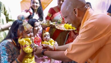Photo of श्रीकृष्ण जन्माष्टमी पर पूरे प्रदेश में आयोजन हुए, लेकिन कहीं दंगा या कर्फ्यू का नाम नहीं सुना होगा- सीएम योगी