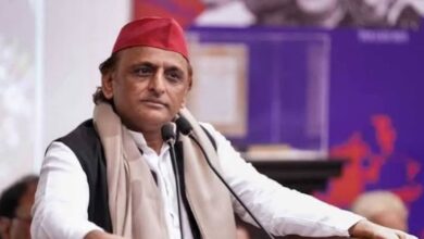 Photo of अखिलेश यादव के हेलिकॉप्टर को लैंडिंग की अनुमति नहीं मिली, भड़के सपा प्रमुख, प्रशासन पर उठाए सवाल