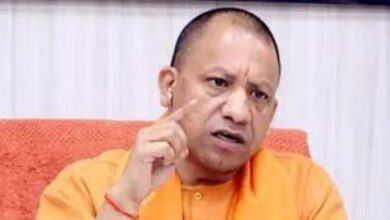 Photo of गोरखपुर में सड़क निर्माण की धीमी रफ्तार पर CM योगी सख्त, अधिकारियों को काम तेज करने के निर्देश