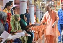 Photo of गोरखनाथ मंदिर में जनता दर्शन, CM योगी ने सुनीं लोगों की समस्याएं, अवैध कब्जे और उत्पीड़न पर सख्त कार्रवाई के निर्देश