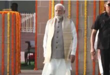 Photo of गांधी जयंती पर PM Modi ने राजघाट पहुंचकर बापू को दी श्रद्धांजलि, देशभर में याद किए गए महात्मा गांधी