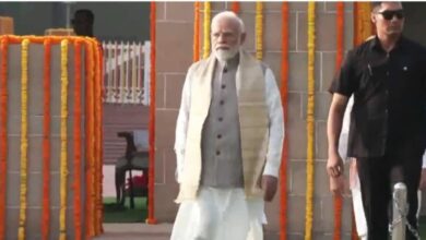 Photo of गांधी जयंती पर PM Modi ने राजघाट पहुंचकर बापू को दी श्रद्धांजलि, देशभर में याद किए गए महात्मा गांधी