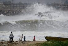 Photo of Cyclone Arnab का आंध्र प्रदेश में लैंडफॉल, 135 KM/H की रफ्तार से चली हवाएं, कई ट्रेनें रद्द