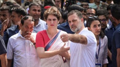 Photo of दिल्ली में विपक्ष की मांग ज्ञानेश कुमार का इस्तीफा, राहुल-प्रियंका संग संसद पहुंचीं ममता, राष्ट्रपति मुर्मू से करेंगे मुलाकात