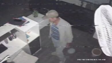 Photo of Gurugram में चोरी करने घुसा चोर, AC चलाकर 2 घंटे सोया, फिर हुआ कुछ ऐसा कि… CCTV में कैद वारदात