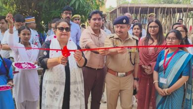Photo of संभल में काव्या ने सुनाई उर्दू वर्णमाला, बुशरा ने 12 का पहाड़ा सुनाकर चौंकाया, कमिश्नर संगीता सिंह भी रह गईं हैरान