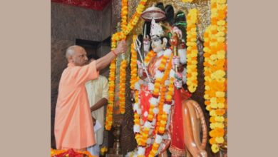 Photo of शारदीय नवरात्रि पर CM Yogi ने मां पाटेश्वरी के किए दर्शन, प्रदेश के लिए मांगा आशीर्वाद