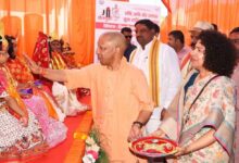 Photo of 2017 से पहले हर पांचवीं बेटी छोड़ देती थी पढ़ाई, नारी का सम्मान और स्वावलंबन ही राम राज्य का आधार- सीएम योगी