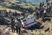 Photo of जम्मू-कश्मीर के उधमपुर में बड़ा हादसा, 100 फीट गहरी खाई में गिरी बस, 10 से ज्यादा घायल