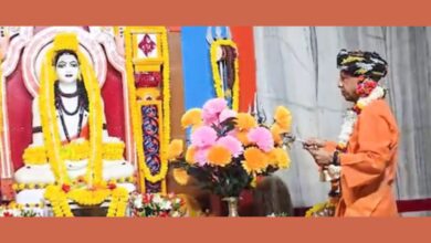 Photo of विजयादशमी पर CM Yogi ने की महायोगी गोरखनाथ की विशेष पूजा, लोक कल्याण की प्रार्थना की