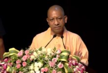 Photo of CM Yogi ने विजेता खिलाड़ियों को किया सम्मानित, बच्चियों को दी पठन-पाठन सामग्री