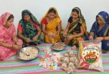 Photo of योगी सरकार की पहल से आत्मनिर्भर बन रहीं महिलाएं, वाराणसी के 65 प्रेरणा मार्ट में बिक रहे स्वयं सहायता समूहों के उत्पाद
