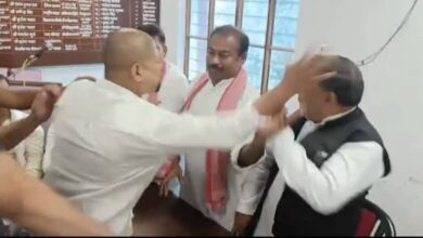 Photo of गोरखपुर थप्पड़ कांड पर अखिलेश का बड़ा एक्शन, सपा की पूरी जिला यूनिट भंग