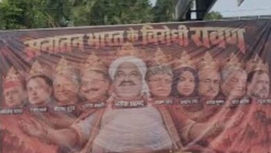 Photo of लखनऊ में ‘भारत विरोधी दशानन’ के पोस्टर से विवाद, राहुल गांधी-अखिलेश यादव से लेकर एलन मस्क तक की तस्वीरें